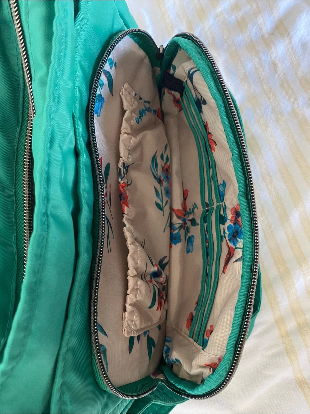 LUG | Kelly Green ☘️ Quilted Crossbody ~ 11”x 8.5”x 3” Medium - Picture 12 of 15